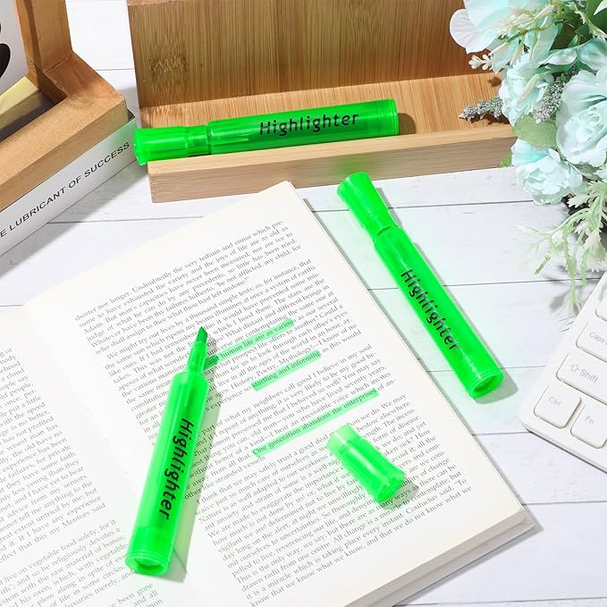 Qilery 30 Pack Highlighters Bulk, Tank Style Chisel Tip Highlighters Markers Pack Quick Drying for Adult Coloring, Home Office Supplies (Green)
