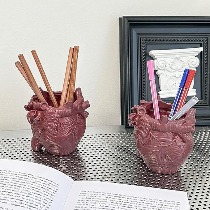 Heart-shaped Pen Holder for Desk Accessories Halloween Decor and Office Decor, Pencil Holder for Desk Organizers, Compact Desk Accessories Gift, Pencil Cup for School, Office, Home (Red)