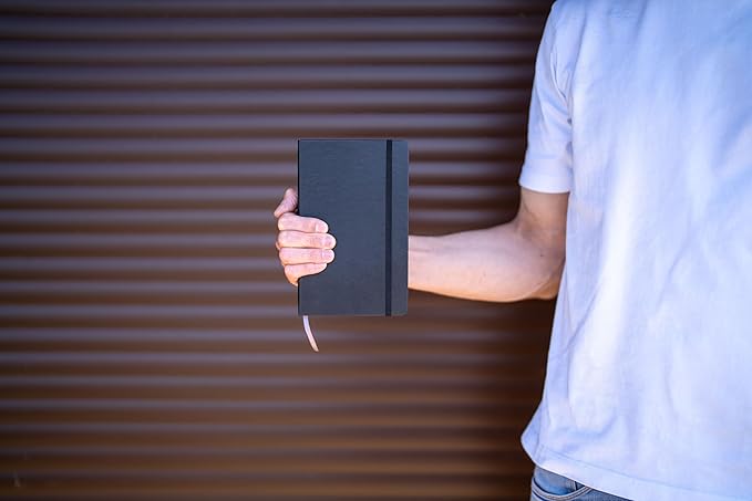 Moleskine Classic 18 Month 2025-2026 Weekly Horizontal Planner, Hard Cover, Large (5" x 8.25"), Black, 208 pages