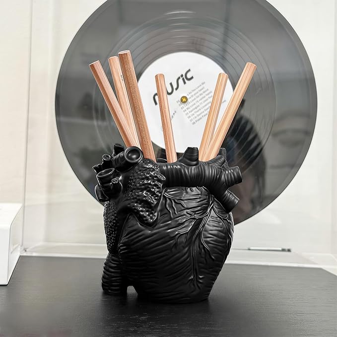Heart-shaped Pen Holder for Desk Accessories Halloween Decor and Office Decor, Pencil Holder for Desk Organizers, Compact Desk Accessories Gift, Pencil Cup for School, Office, Home (Black)