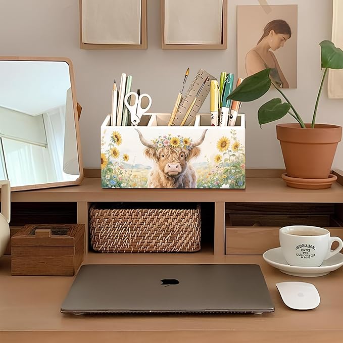 Highland Cow Floral Pen Pencil Holder for Desk, Highland Cow Gifts, Western Office Decor, Rustic Western Cattle Farm Animal Wooden Box Sign Decorations for Home Office Desk Tabletop