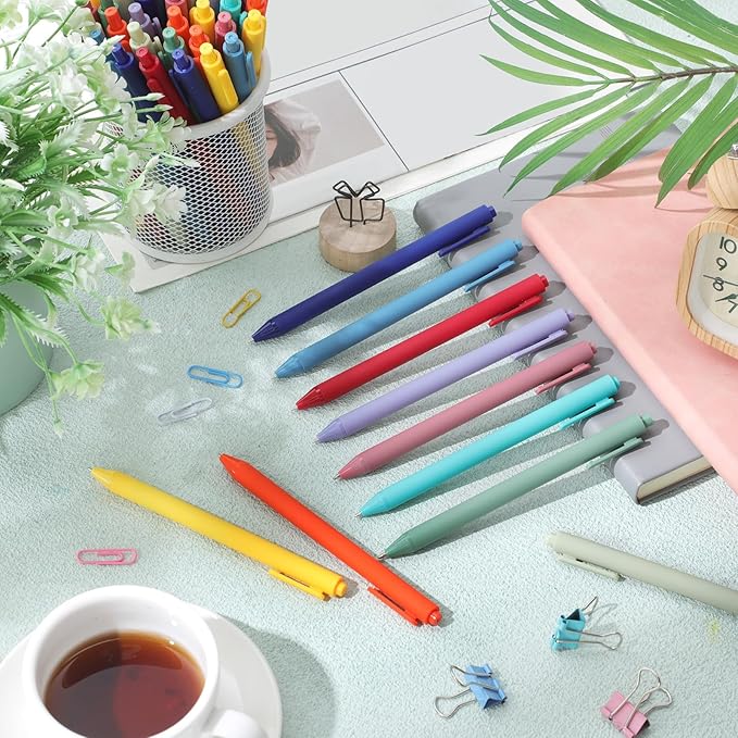 Crtiin 100 Pcs Gel Ink Pens Bulk, Black Ink 0.5mm Fine Point Retractable Pen Smooth Writing Office Supplies for Teacher Server Nurse Valentine Galentine Gift (Rainbow Colors)